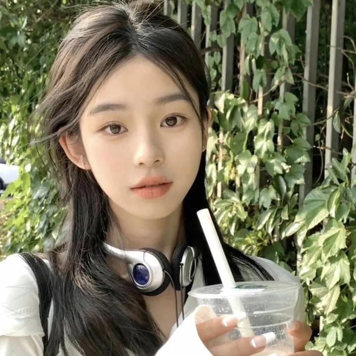 某影后之女恋爱脑怒怼网友，一夜之间内幕曝光，家长出面回应